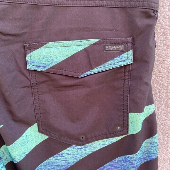 Volcom Mod Tech Black Blue Diagonal Striped Drawstring Board Shorts Sz 36 - Picture 6 of 10